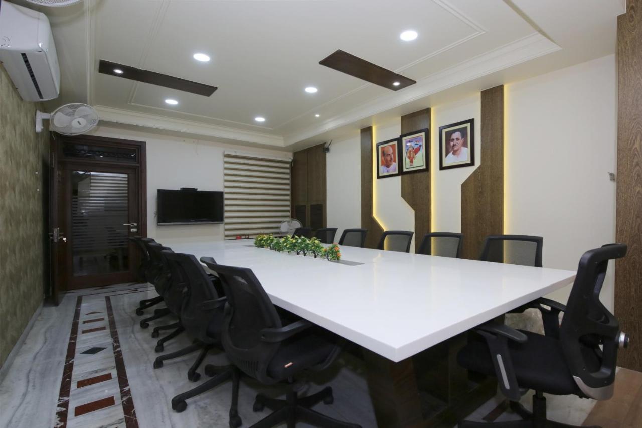 Capital O 36691 Hotel Aashirwad Inn Джабалпур Екстериор снимка