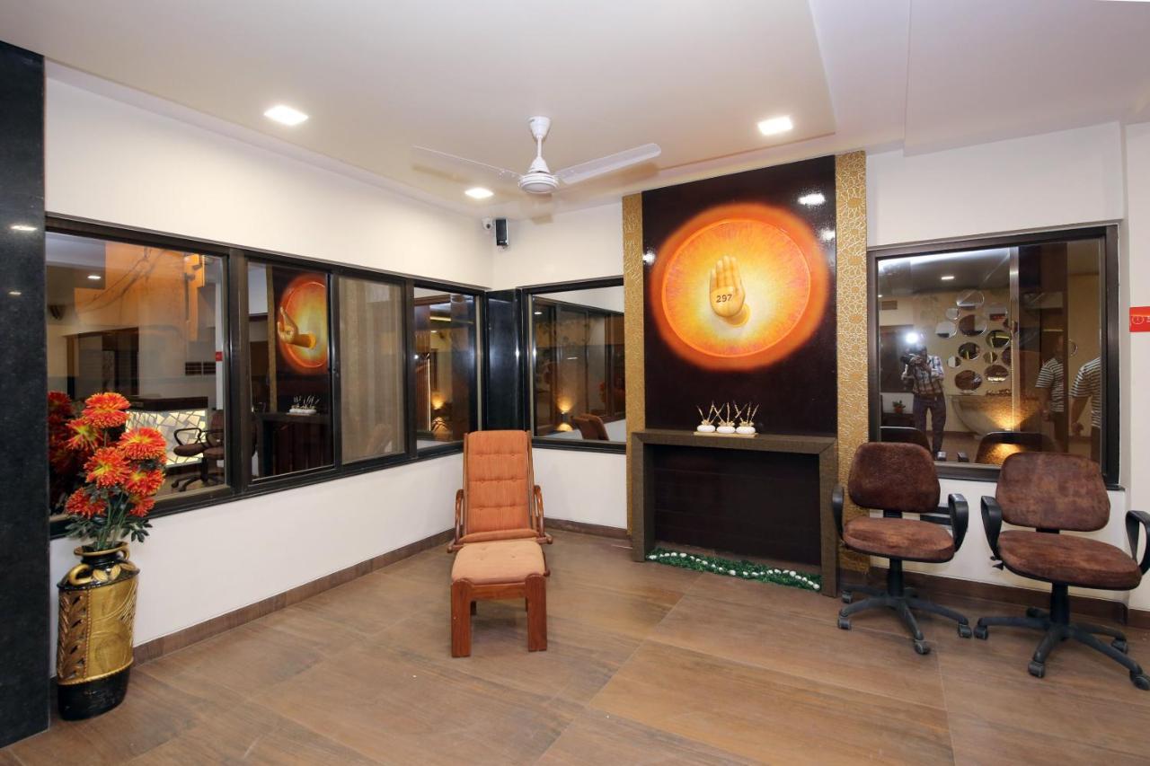 Capital O 36691 Hotel Aashirwad Inn Джабалпур Екстериор снимка
