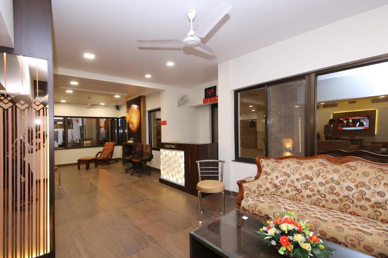 Capital O 36691 Hotel Aashirwad Inn Джабалпур Екстериор снимка