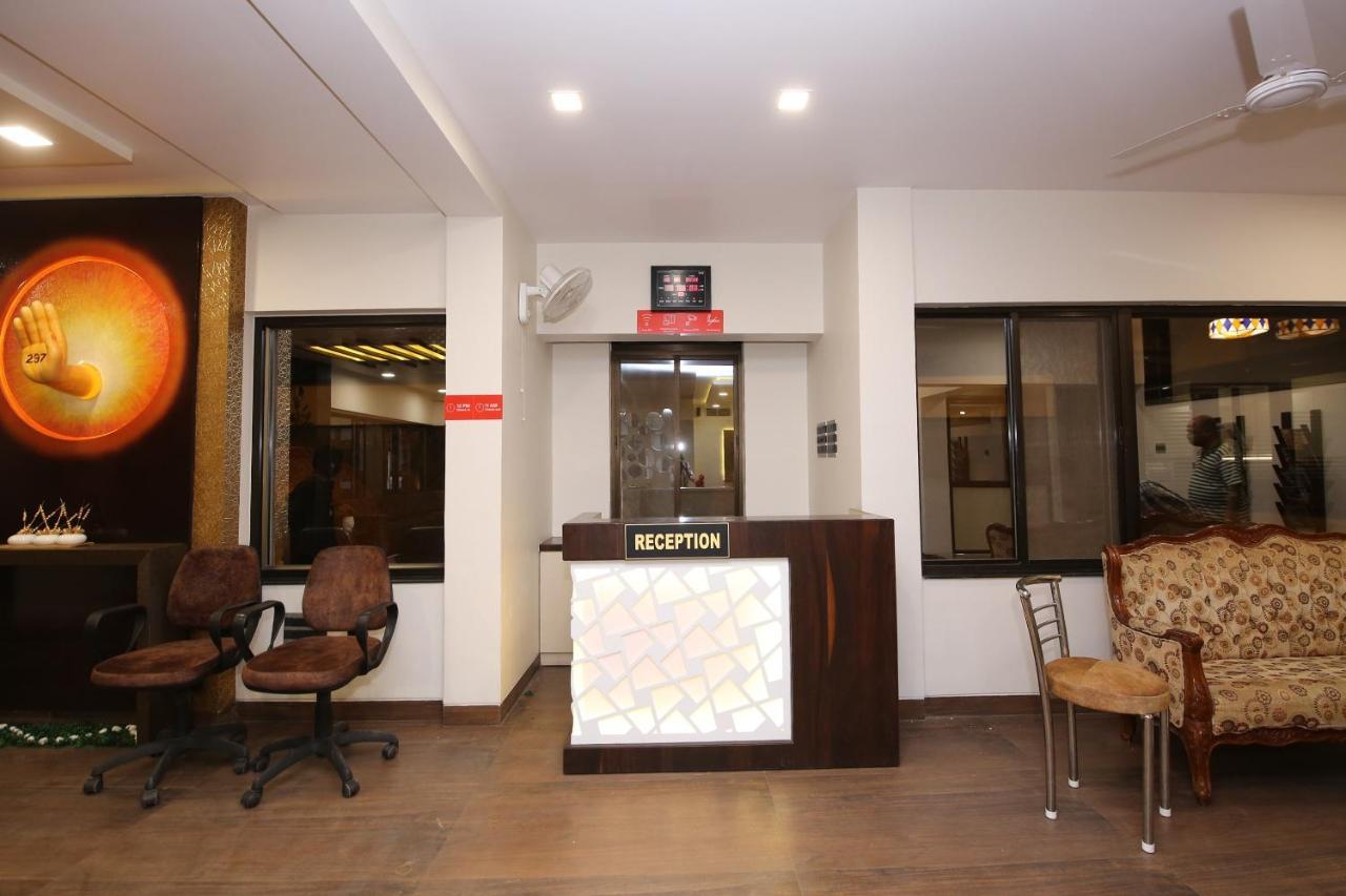 Capital O 36691 Hotel Aashirwad Inn Джабалпур Екстериор снимка